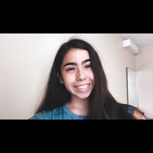 Meet your Posher, Brisia